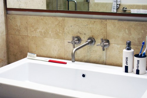 Finally a perfect spot for that giant vintage toothbrush of mine! 