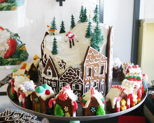 The cake was chocolate with caramel buttercream and the cupcakes were yellow with chocolate and vanilla buttercream. 